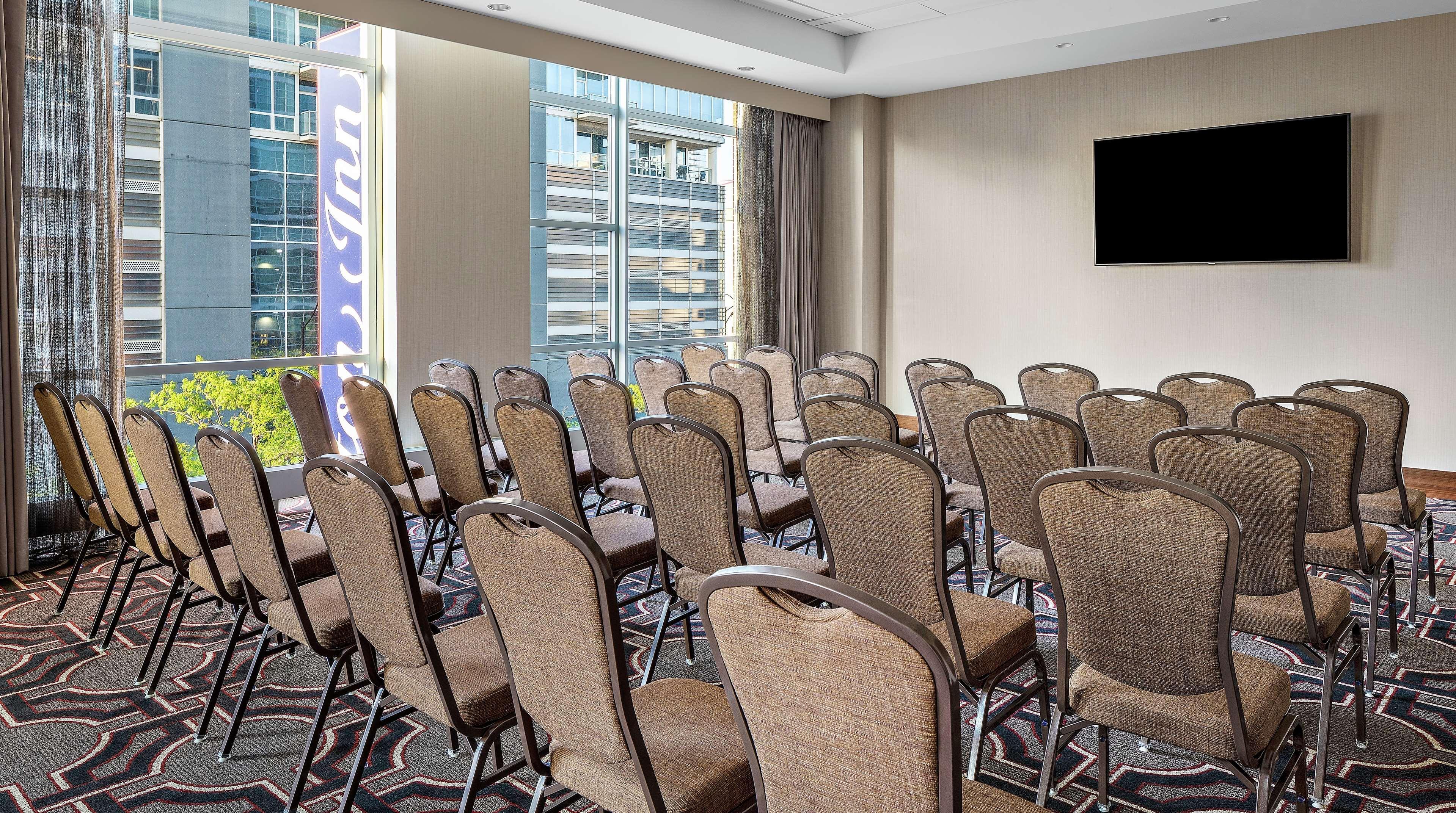 Home2 Suites By Hilton Chicago Mccormick Place Exterior photo