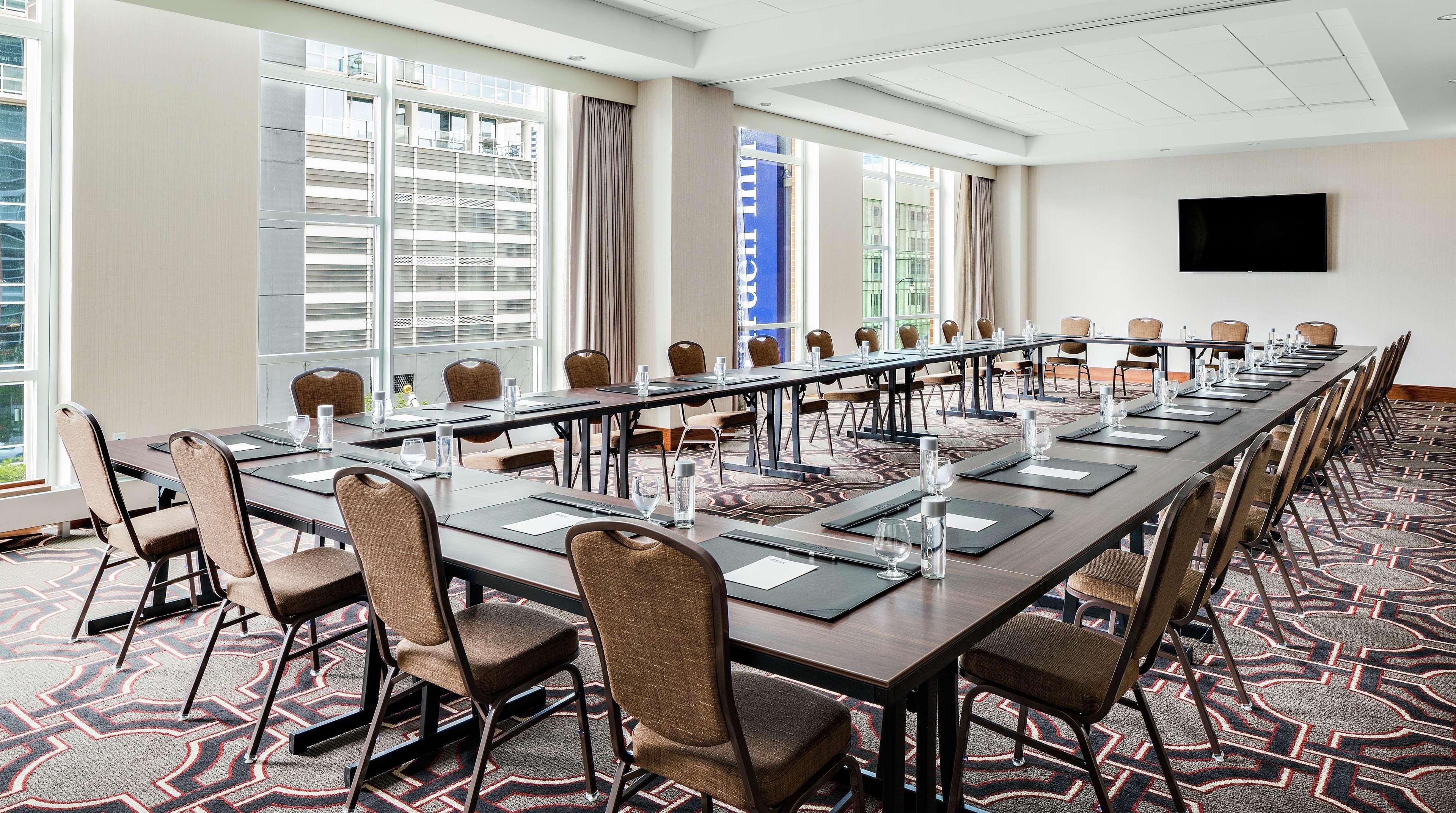 Home2 Suites By Hilton Chicago Mccormick Place Exterior photo