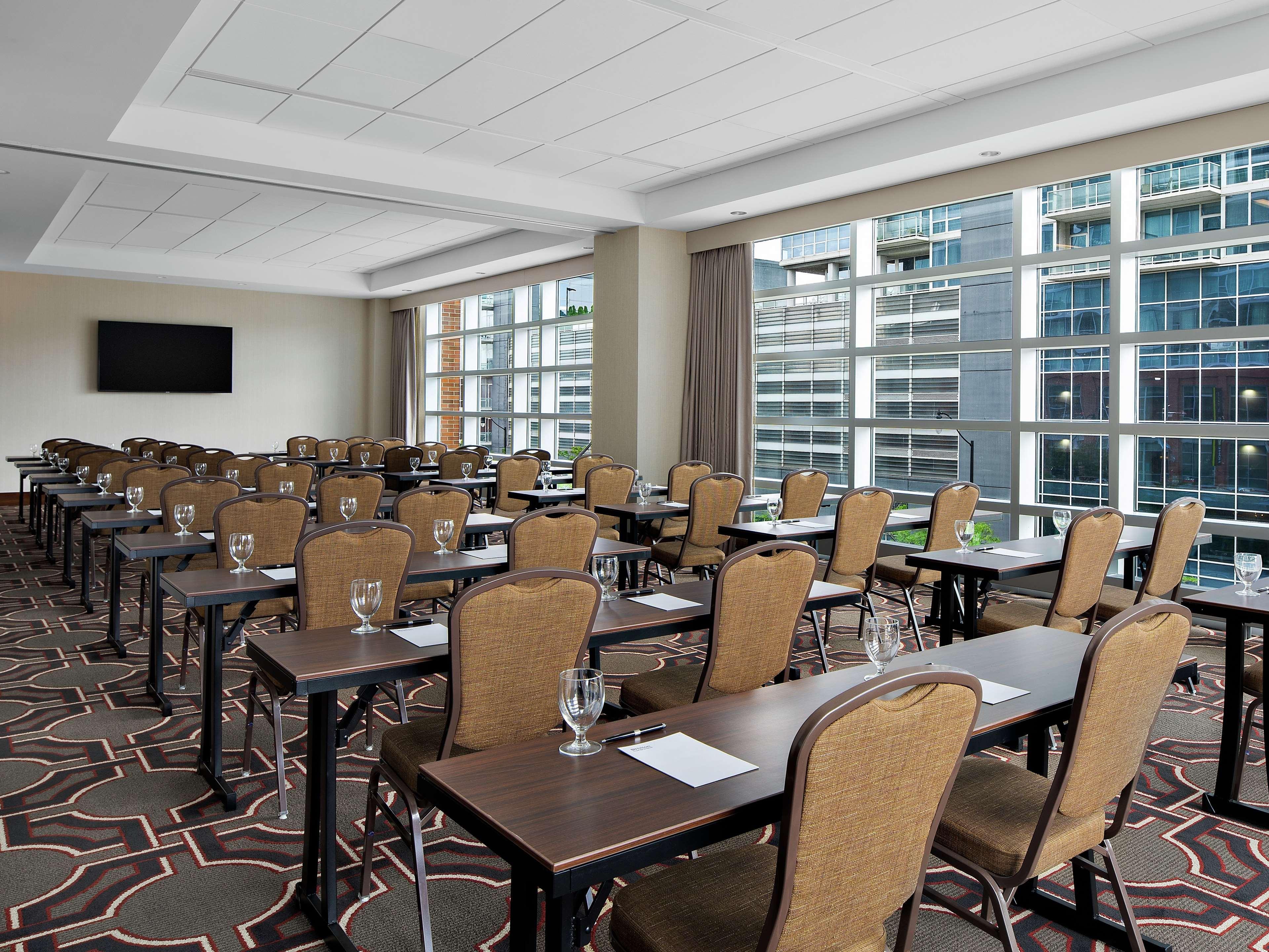 Home2 Suites By Hilton Chicago Mccormick Place Exterior photo