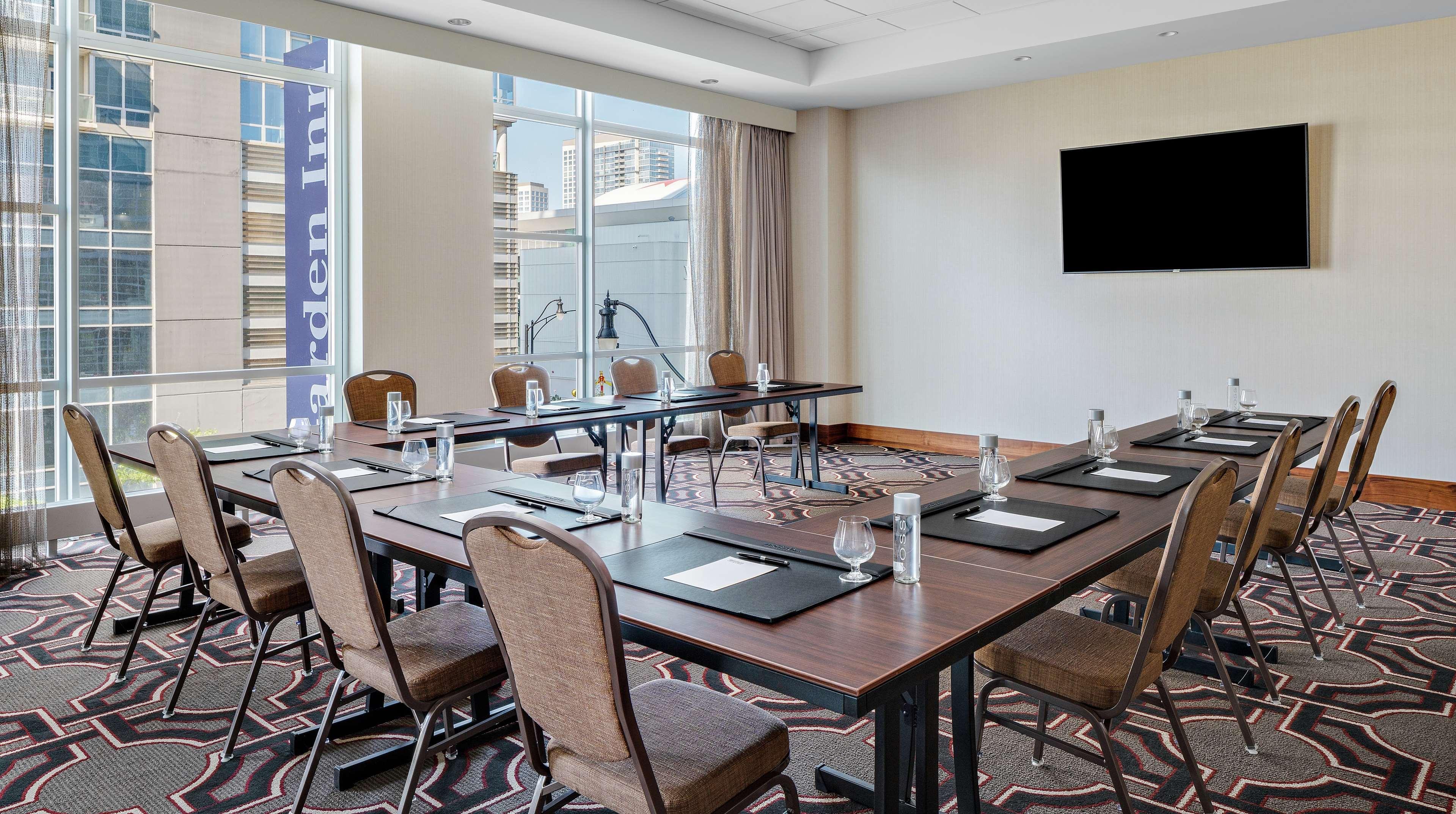 Home2 Suites By Hilton Chicago Mccormick Place Exterior photo
