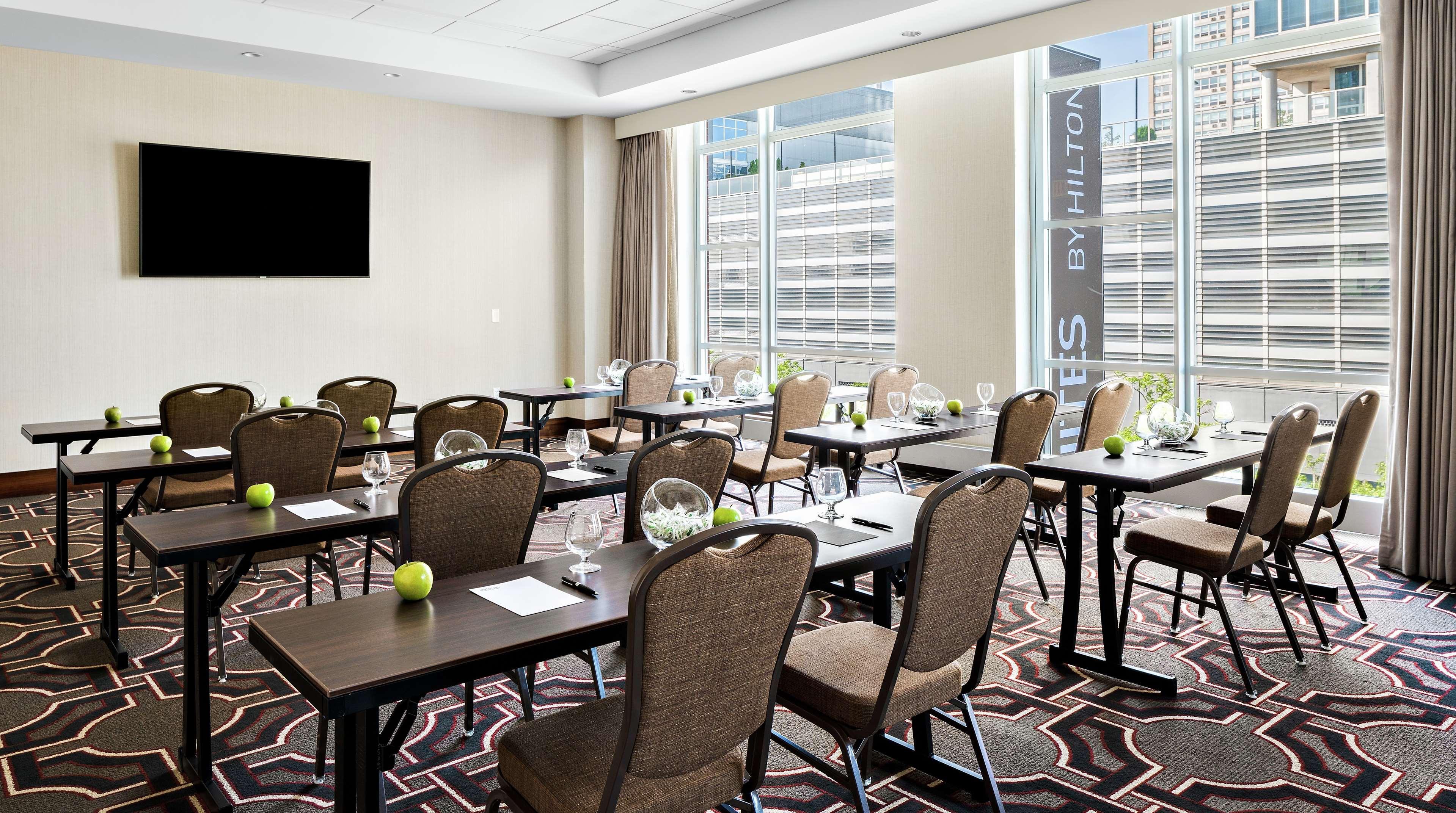 Home2 Suites By Hilton Chicago Mccormick Place Exterior photo