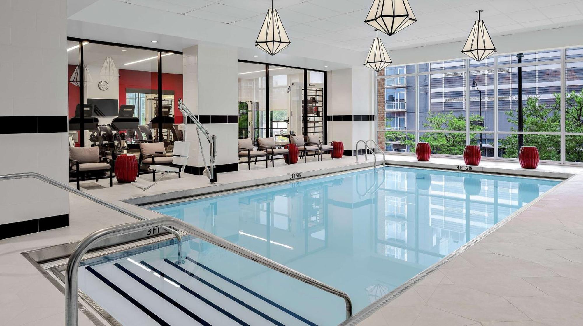 Home2 Suites By Hilton Chicago Mccormick Place Exterior photo